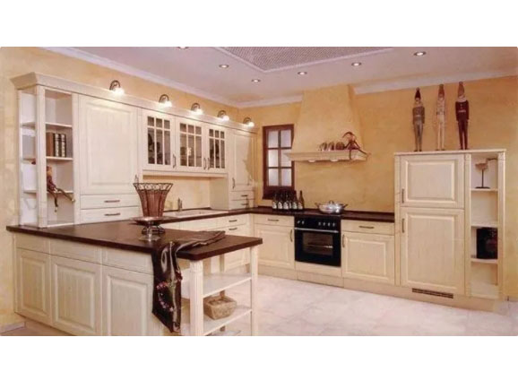 為什么越來越多人放棄實木家具，反而選擇全鋁定制？原因很簡單